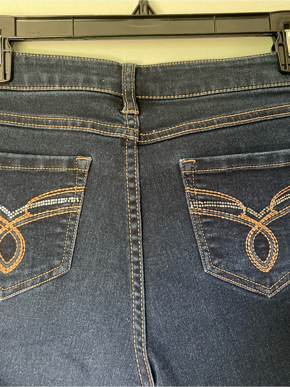 d. jeans Women's Dark Blue Denim Capris, Size 6P - Picture 3 of 5